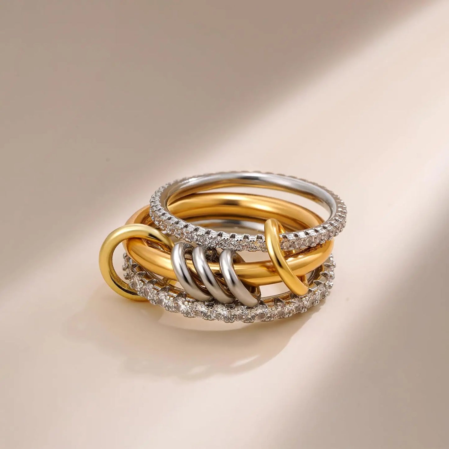 Attractive Ring. 18k Gold PL.