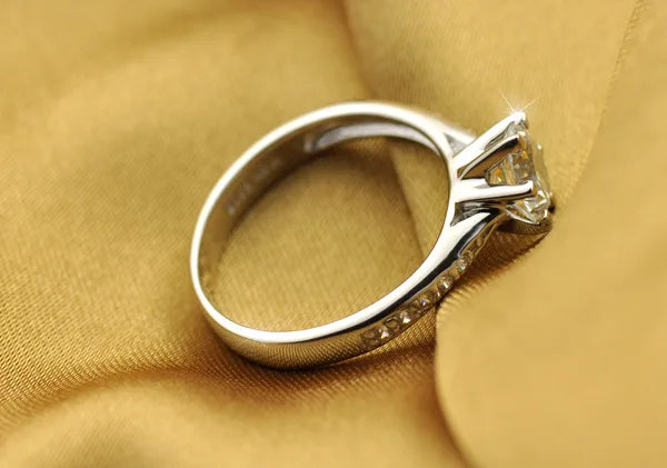 Luxury women's ring.